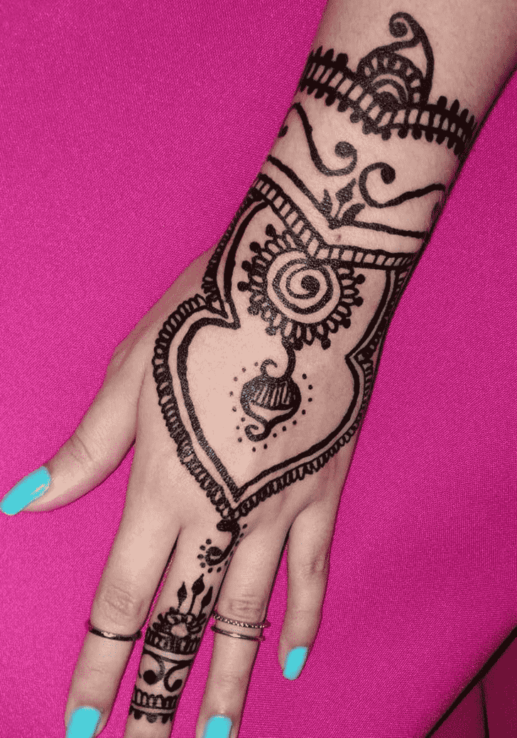 Mesmeric Romantic Henna design