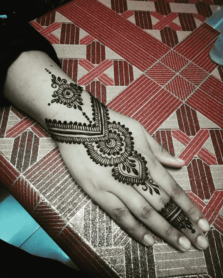 Radiant Romantic Henna design