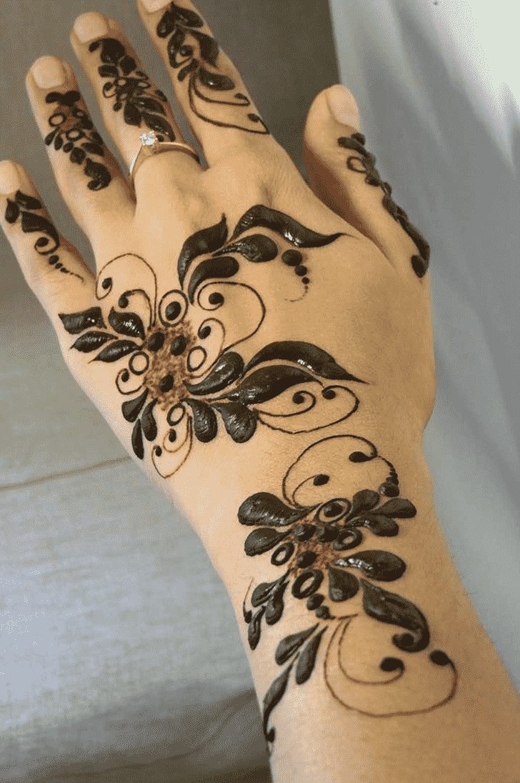 Classy Rome Henna Design