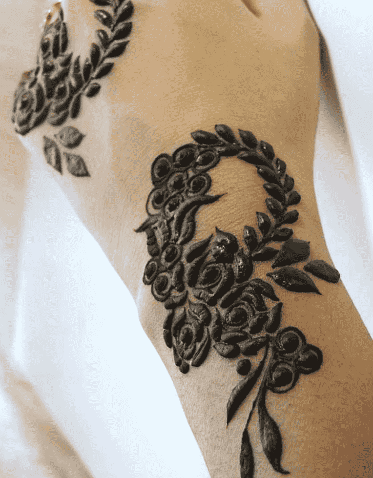 Enticing Rome Henna Design