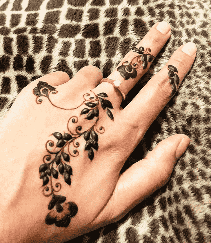 Exquisite Rome Henna Design