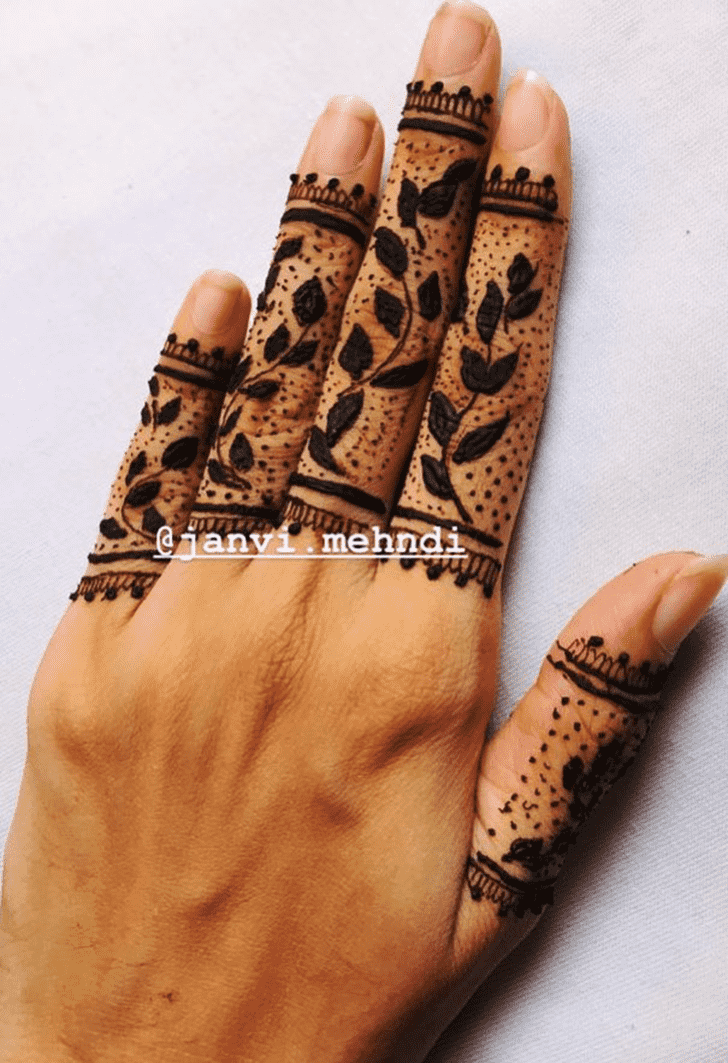 Adorable Royal Finger Henna Design