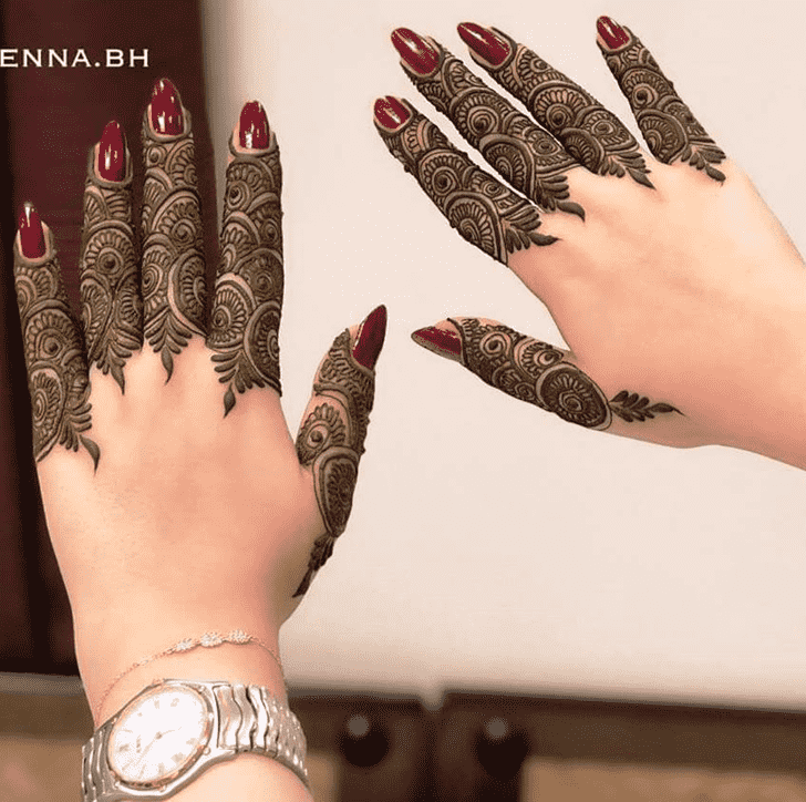 Alluring Royal Finger Henna Design
