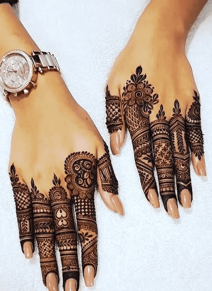 Beauteous Royal Finger Henna Design