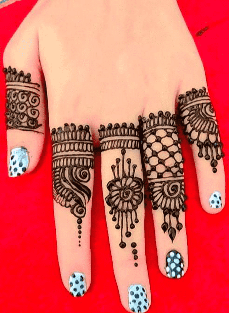 Dazzling Royal Finger Henna Design