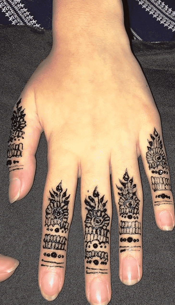 Delightful Royal Finger Henna Design