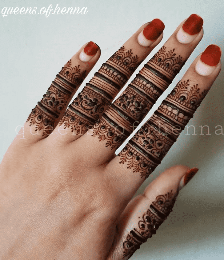 Enthralling Royal Finger Henna Design