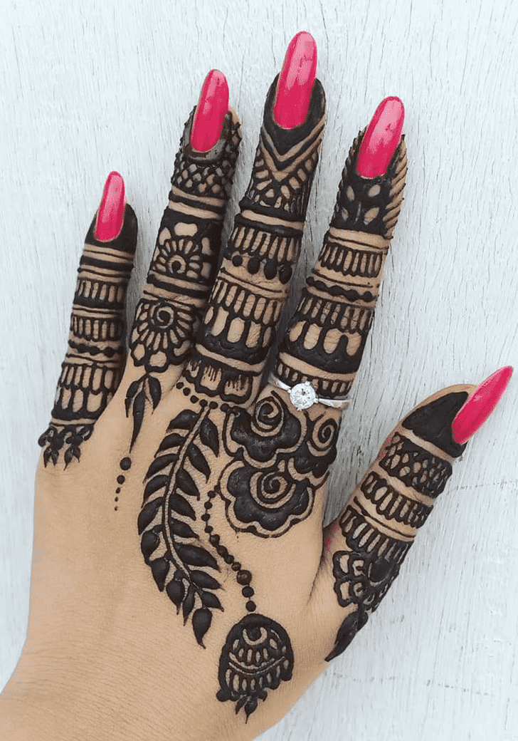 Fair Royal Finger Henna Design