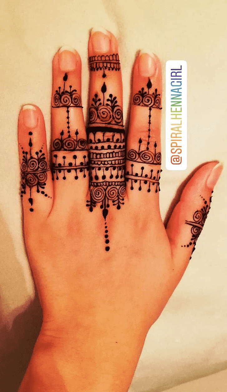 Fetching Royal Finger Henna Design
