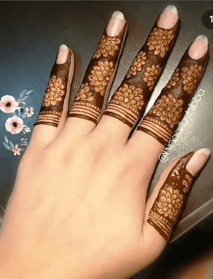 Grand Royal Finger Henna Design