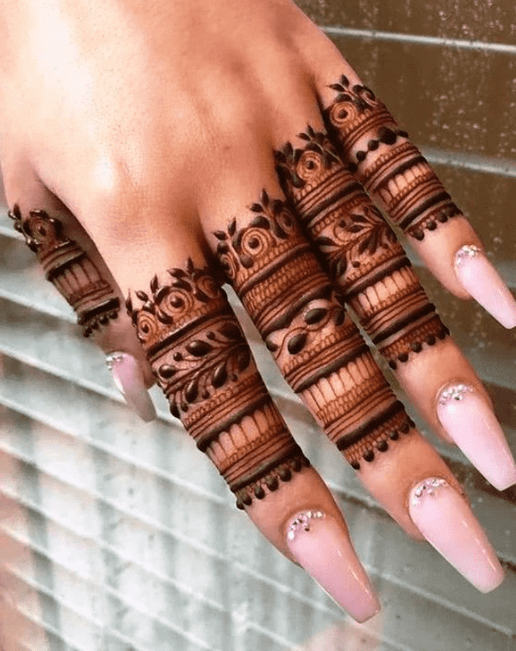 Lovely Royal Finger Mehndi Design
