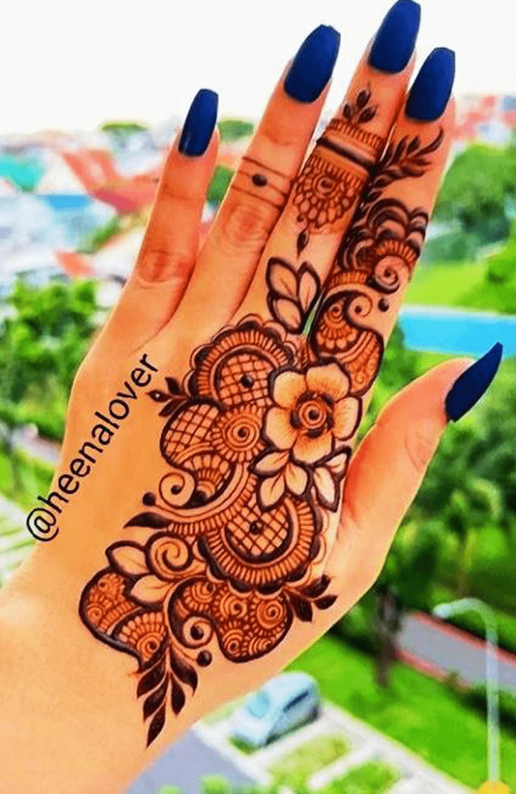 Marvelous Royal Finger Henna Design