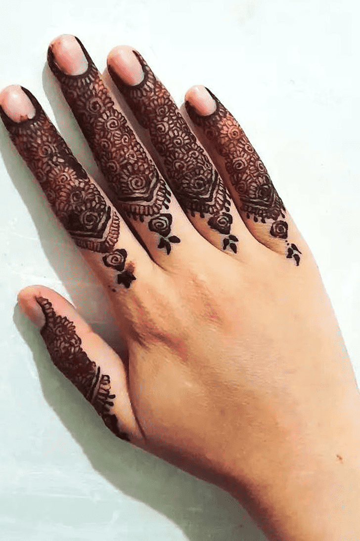 Ravishing Royal Finger Henna Design