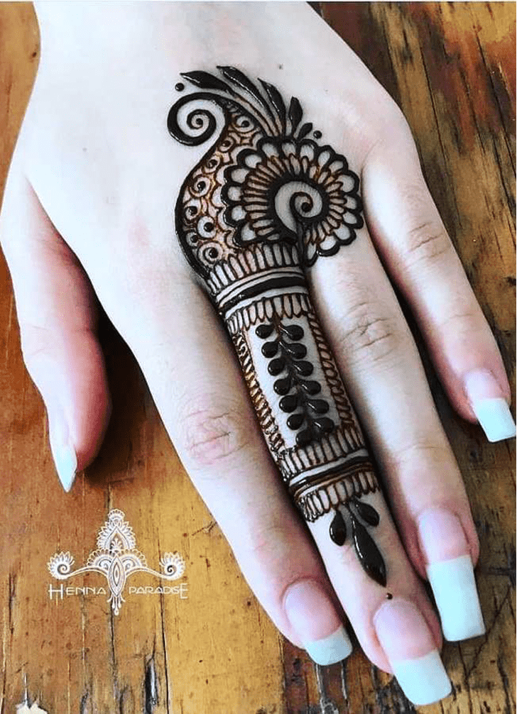 Stunning Royal Finger Henna Design
