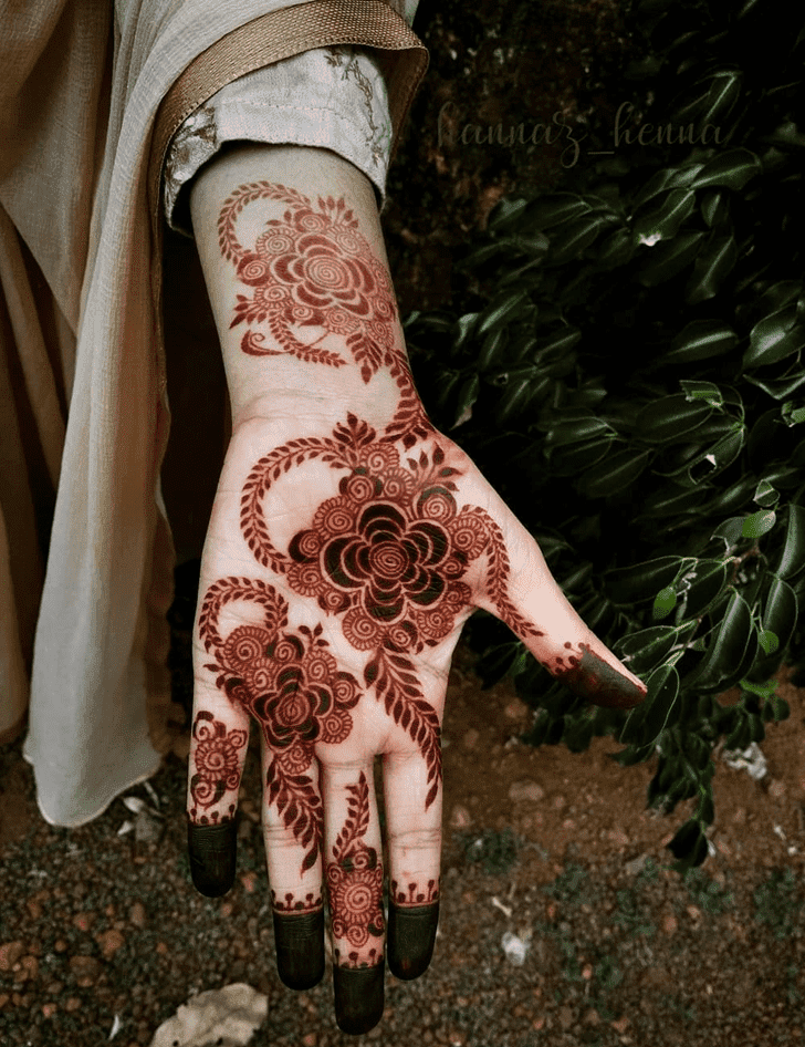 Fetching Royal Henna Design