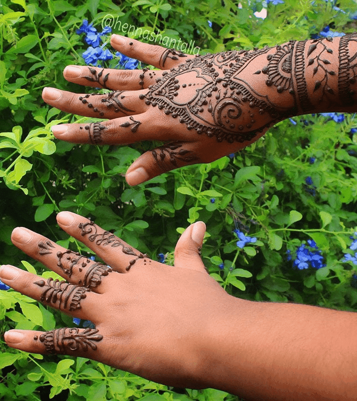 Shapely Royal Henna Design