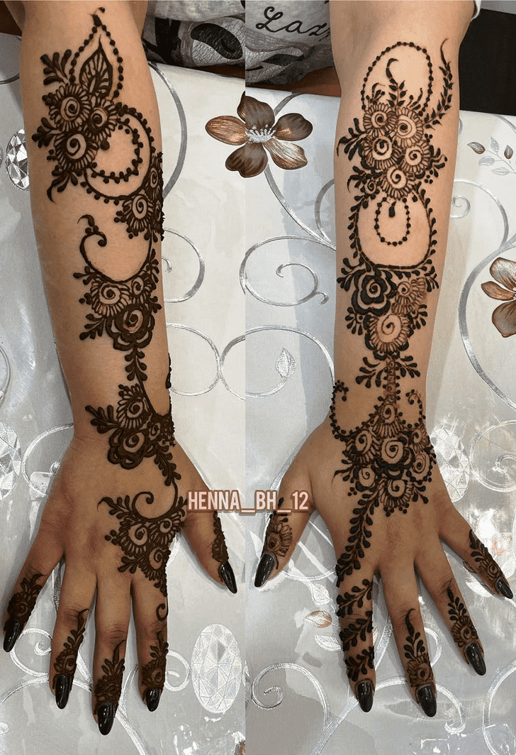 Delicate Russian Henna Design