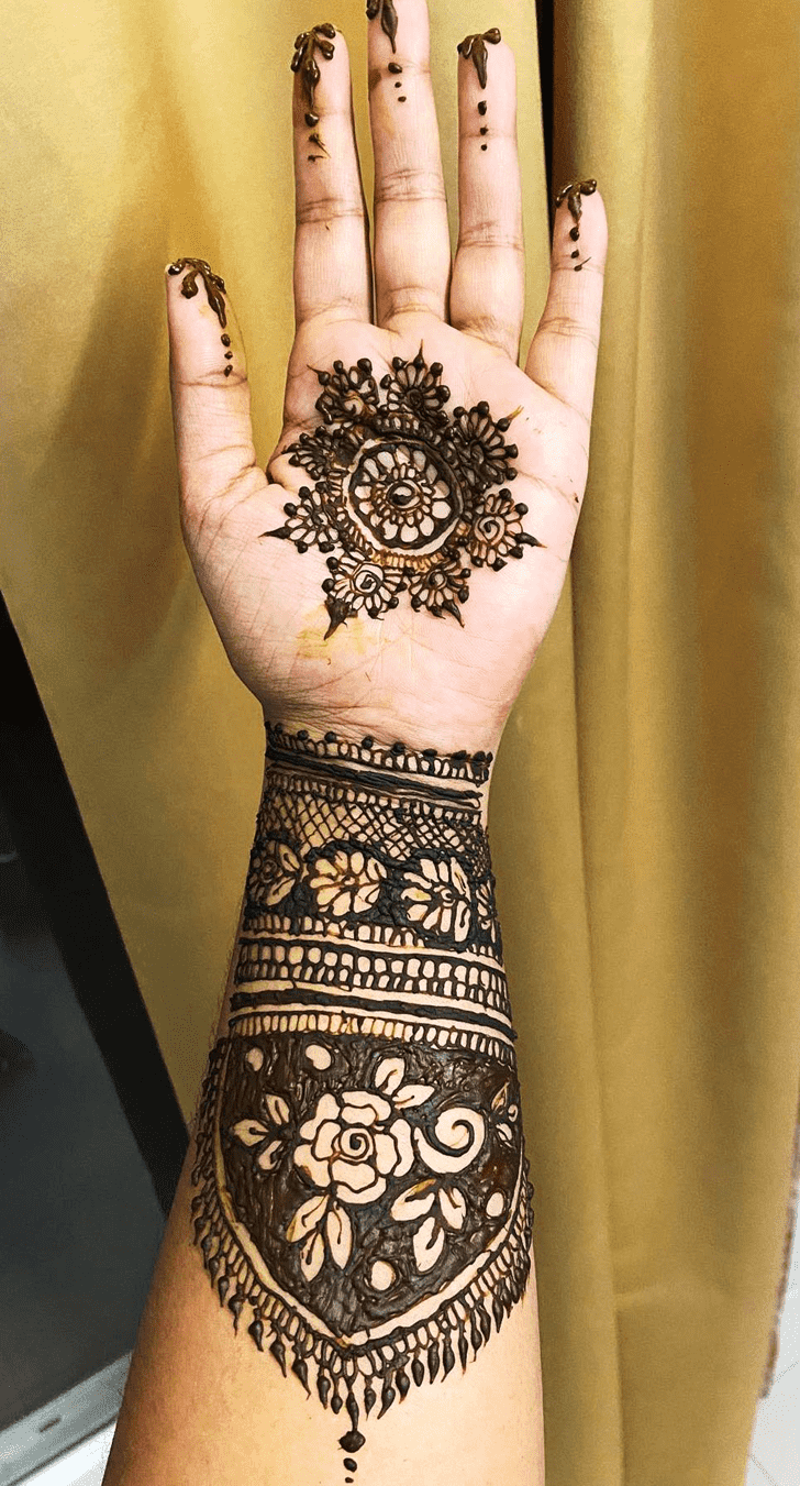 Enthralling Russian Henna Design