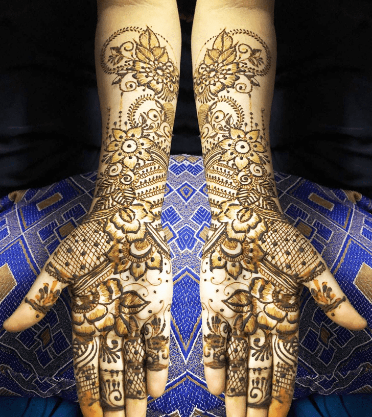 Shapely Russian Henna Design