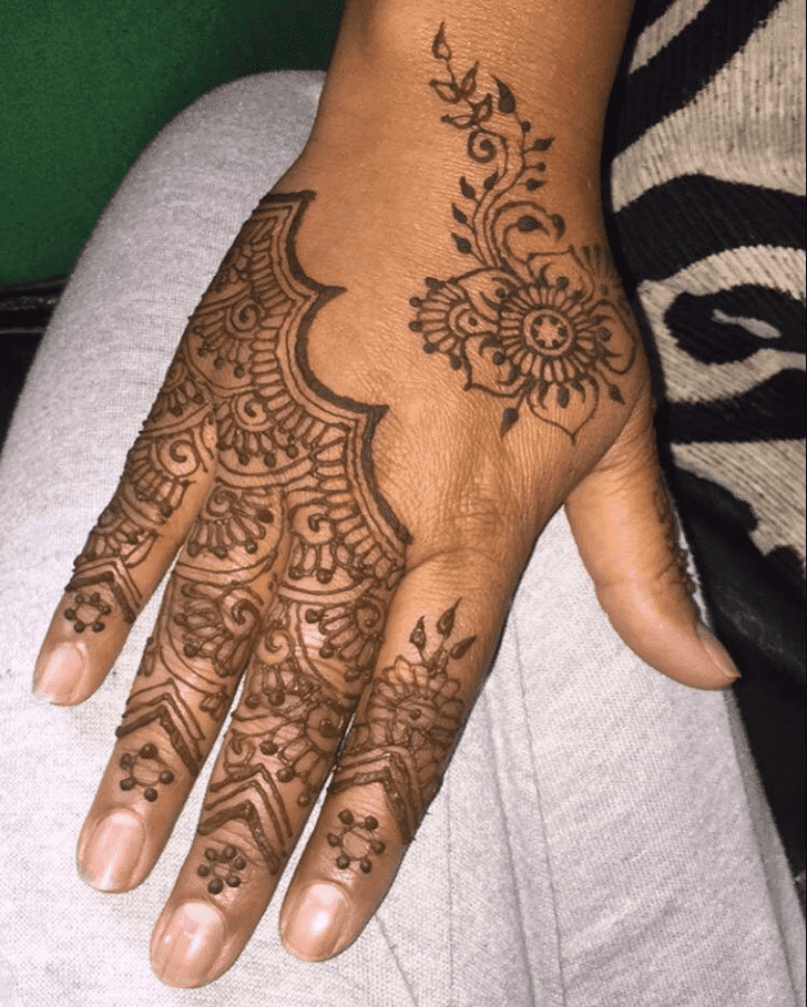 Bewitching Sargodha Henna Design