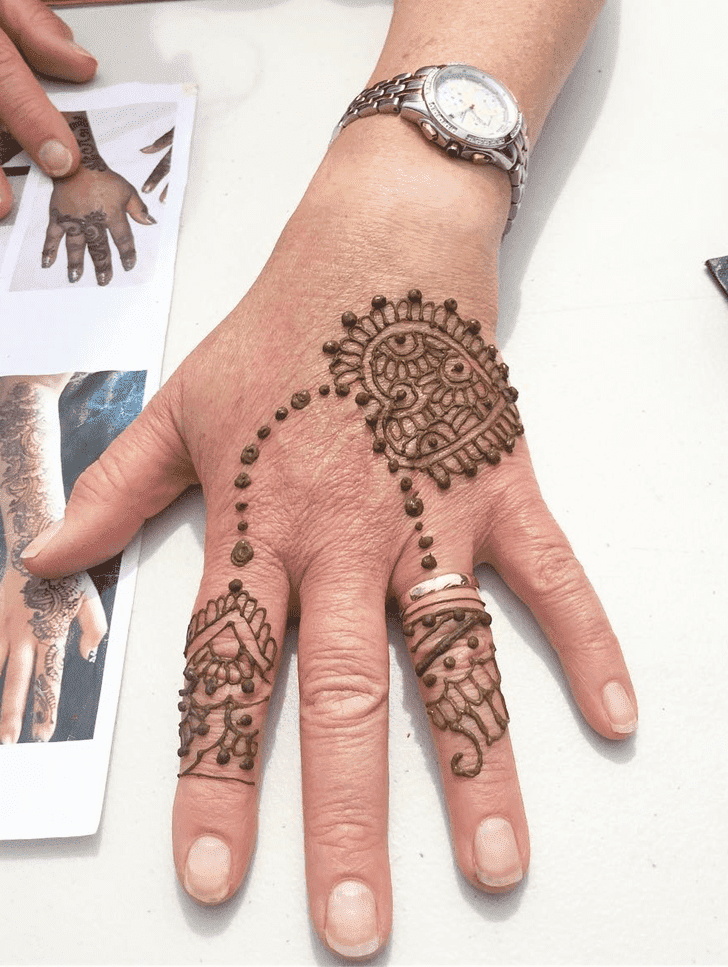 Charming Sargodha Henna Design