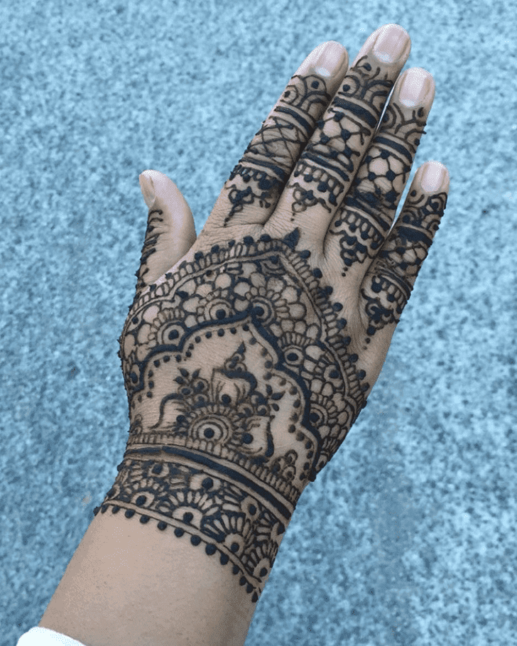 Comely Sargodha Henna Design