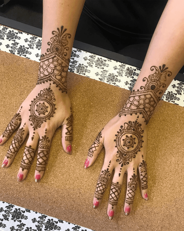 Elegant Sargodha Henna Design