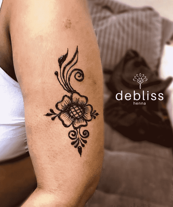 Bewitching Seducing Henna Design