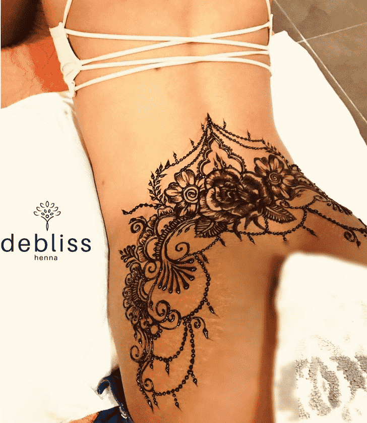Delicate Seducing Henna Design
