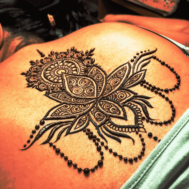 Fair Seducing Henna Design
