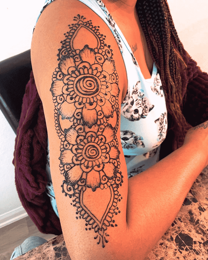 Fetching Seducing Henna Design