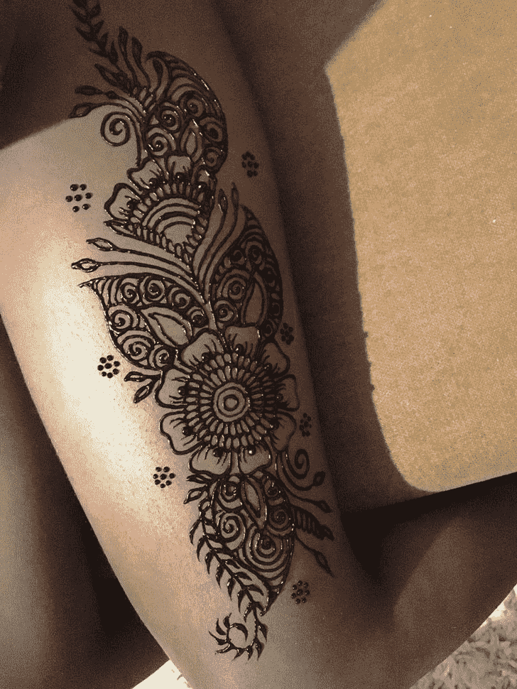 Magnetic Seducing Henna Design