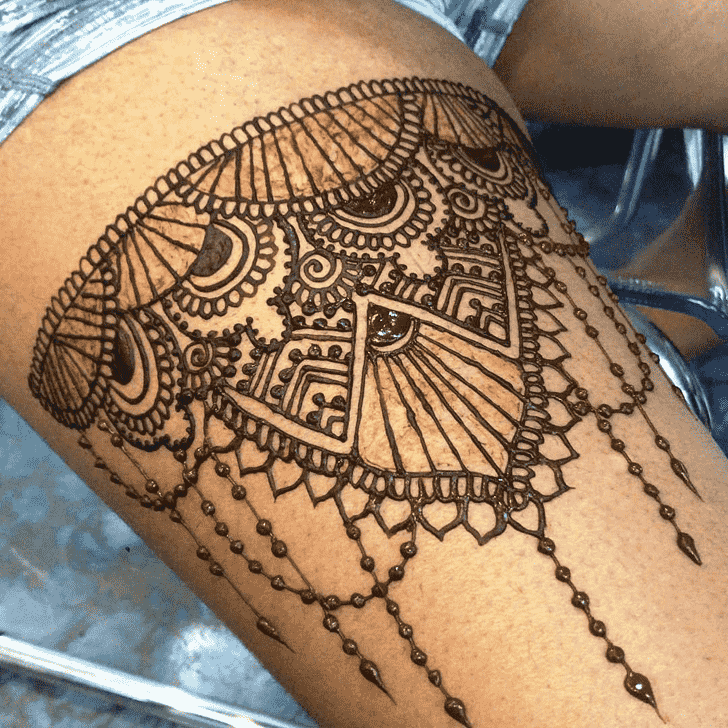 Refined Seducing Henna Design