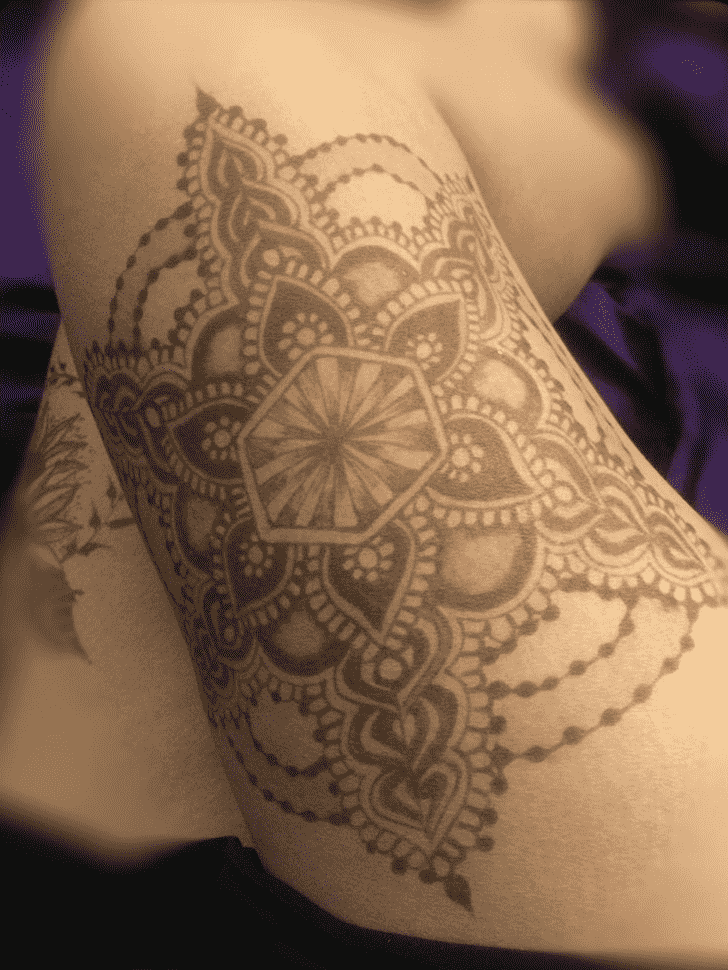 Elegant Sexy Henna Design