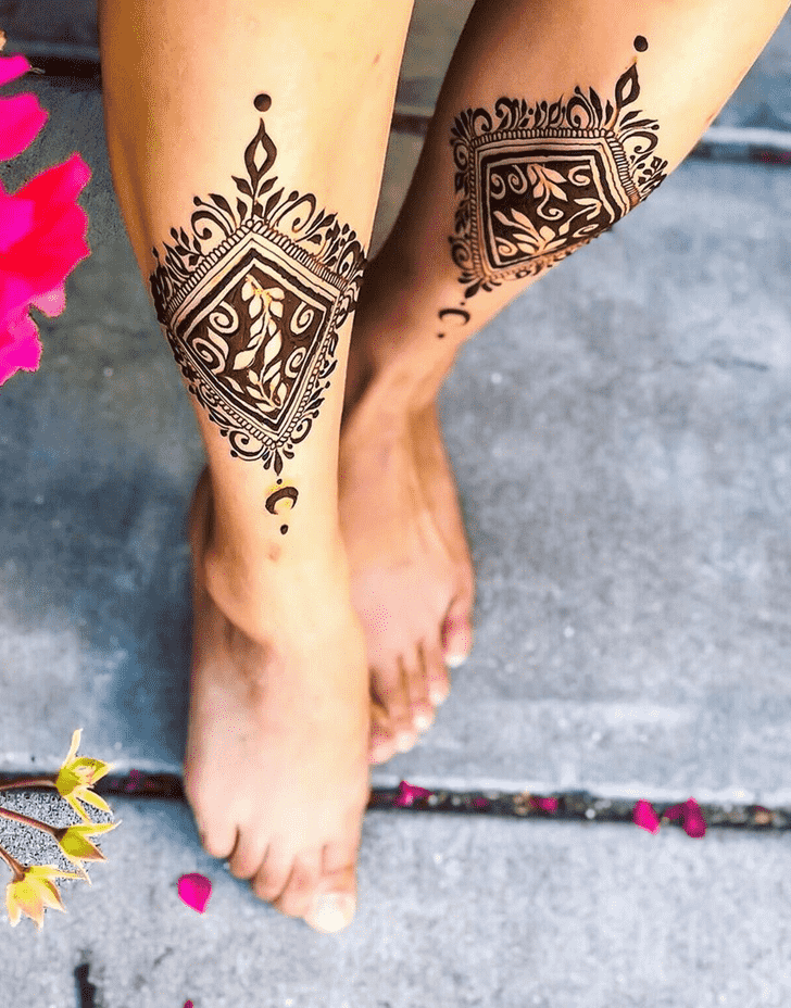 Graceful Sexy Henna Design
