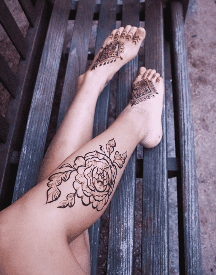 Ideal Sexy Henna Design