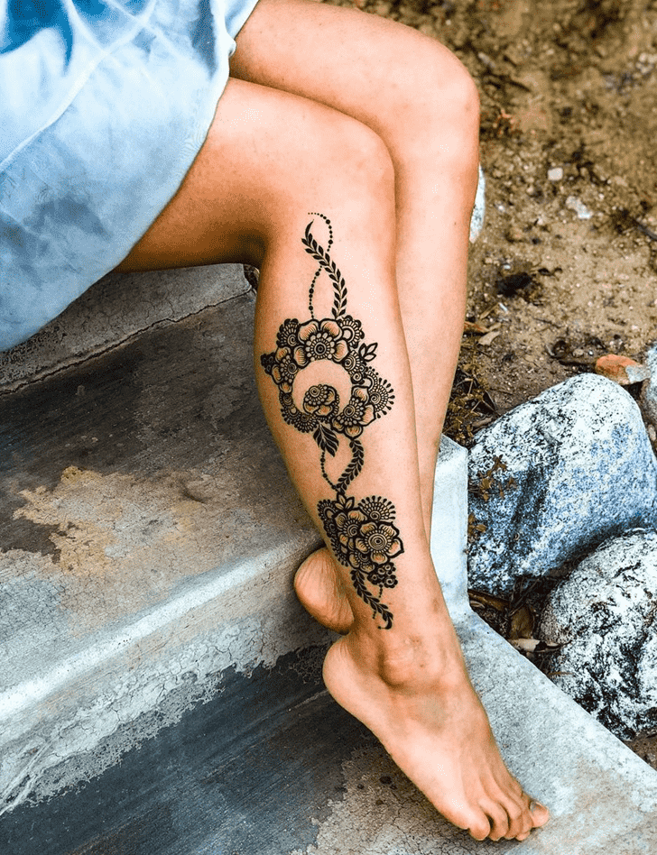 Inviting Sexy Henna Design