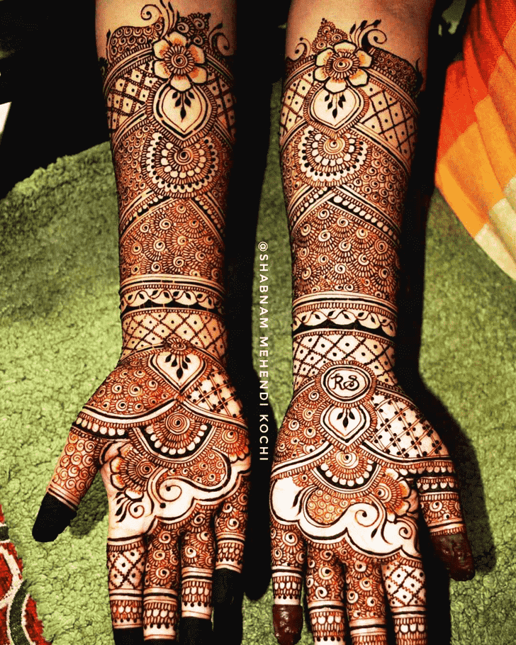 Comely Shaded Henna Design
