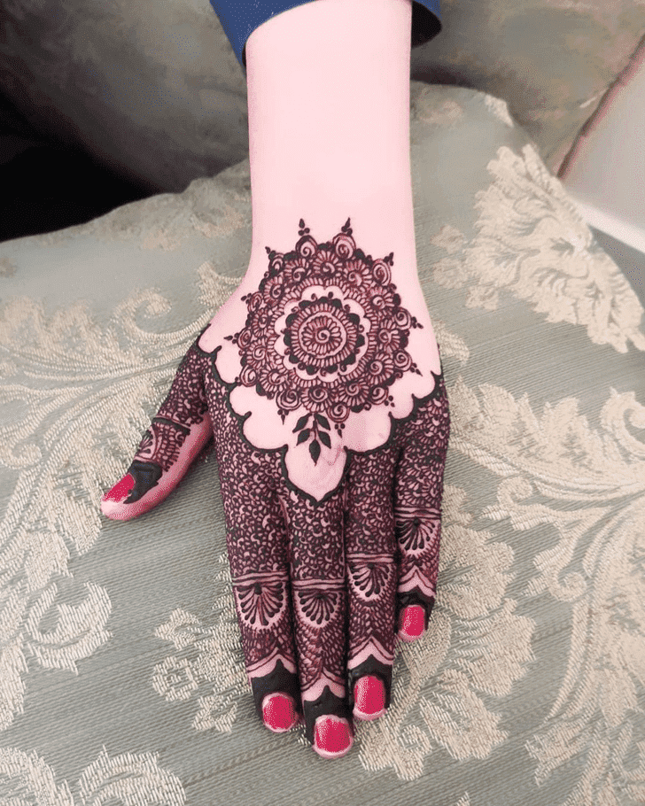 Elegant Sharjah Henna Design