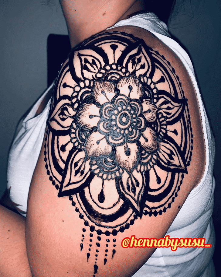 Alluring Shoulder Henna design