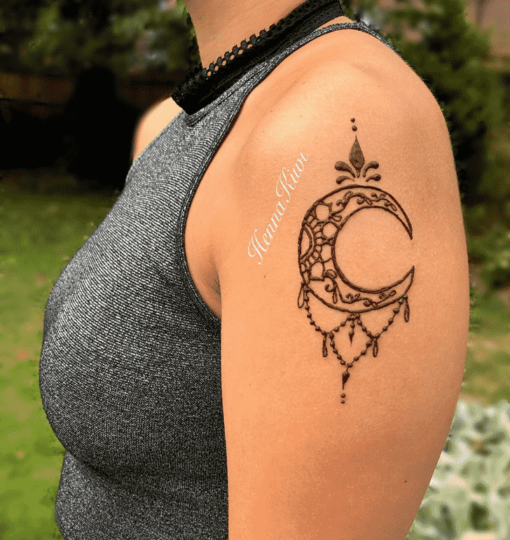 Appealing Shoulder Henna design