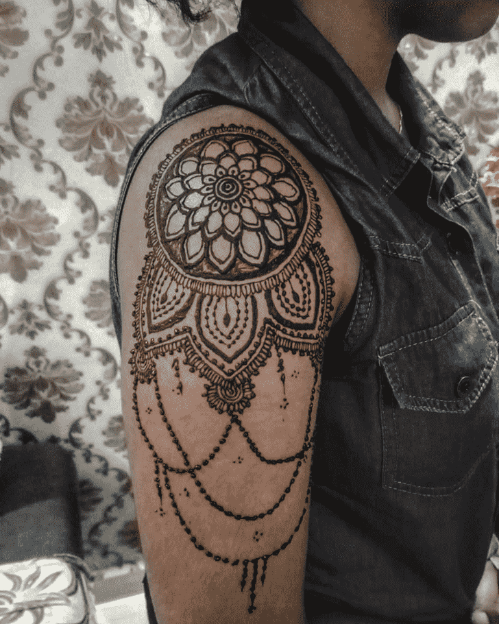 Enticing Shoulder Henna design