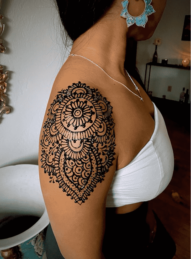 Graceful Shoulder Henna design