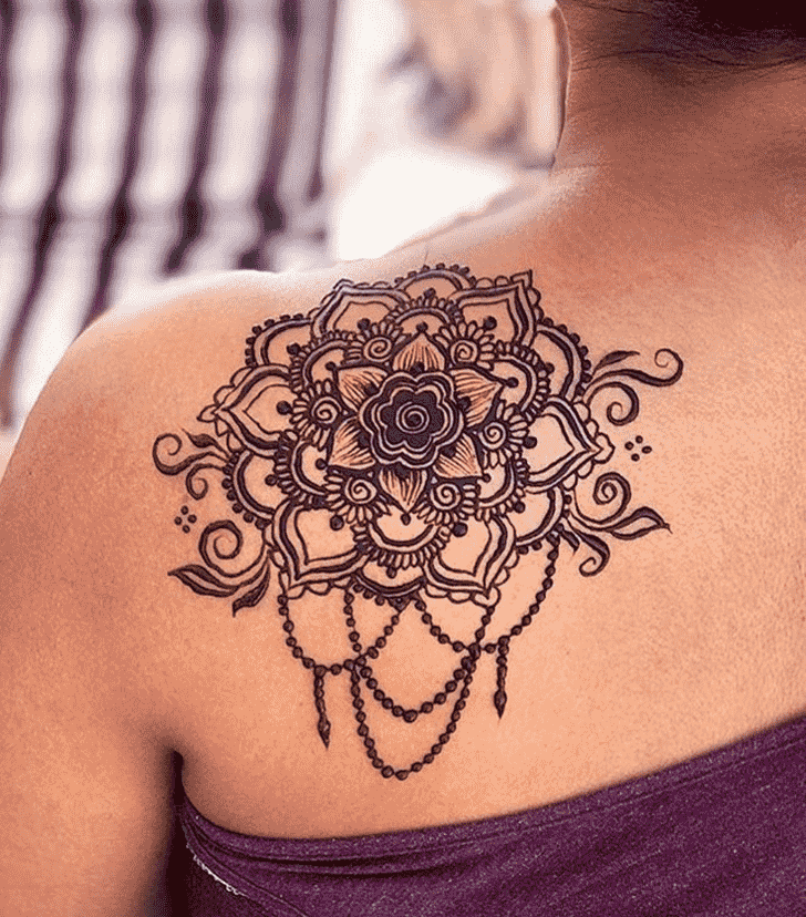 Mesmeric Shoulder Henna design