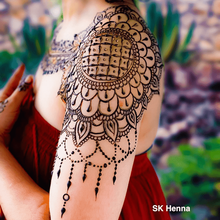 Ravishing Shoulder Henna design