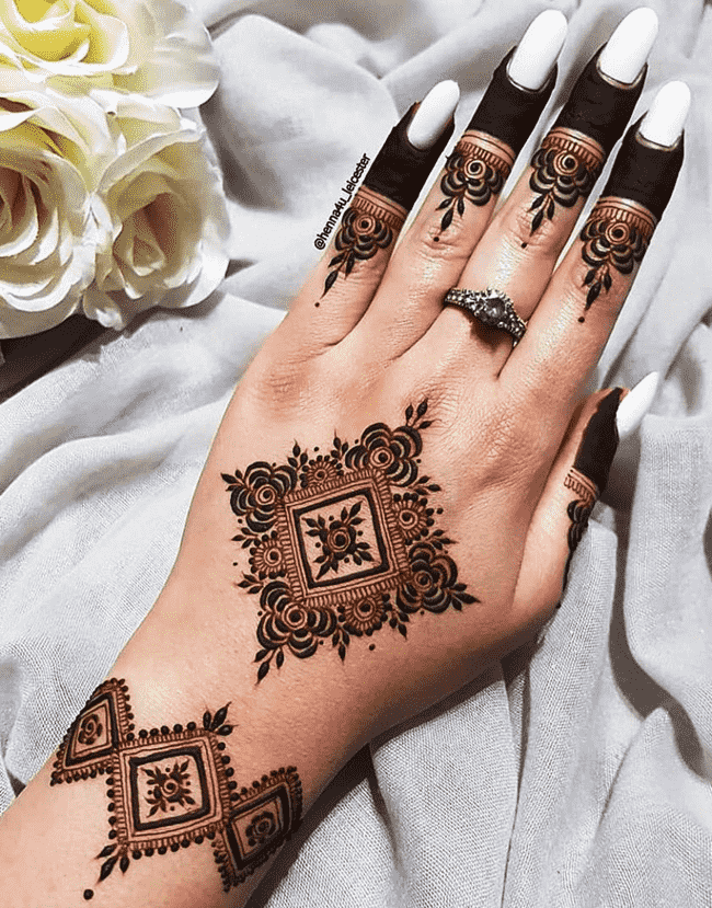 Pleasing sialkot Henna Design