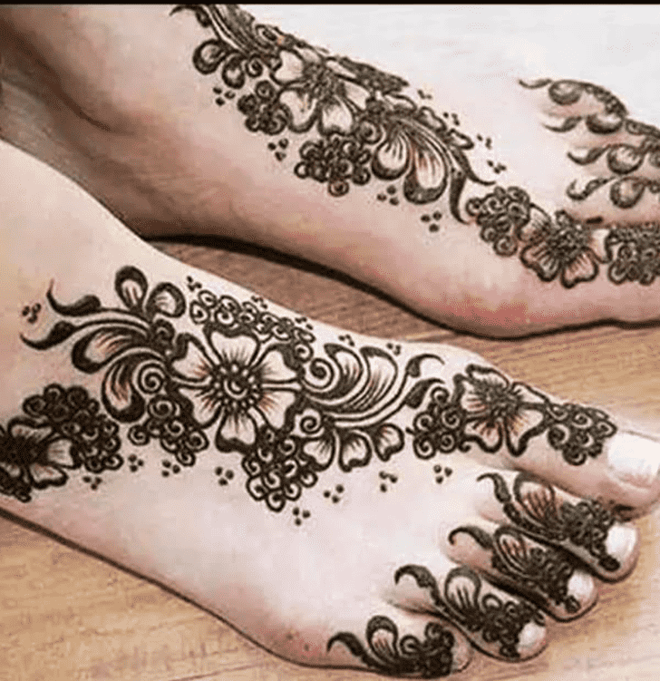 Elegant Side Henna Design