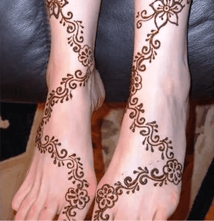 Enthralling Side Henna Design