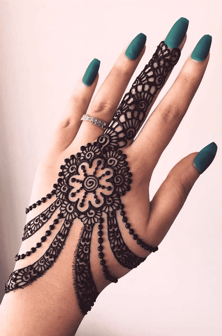 Exquisite Side Henna Design