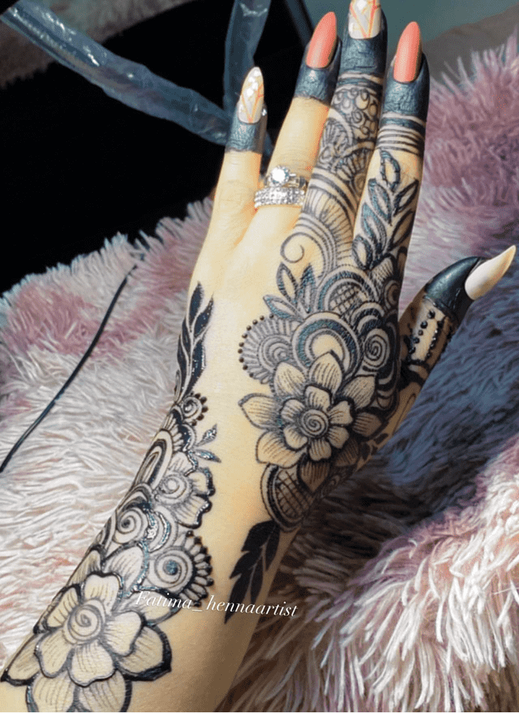 Good Looking Side Henna Design
